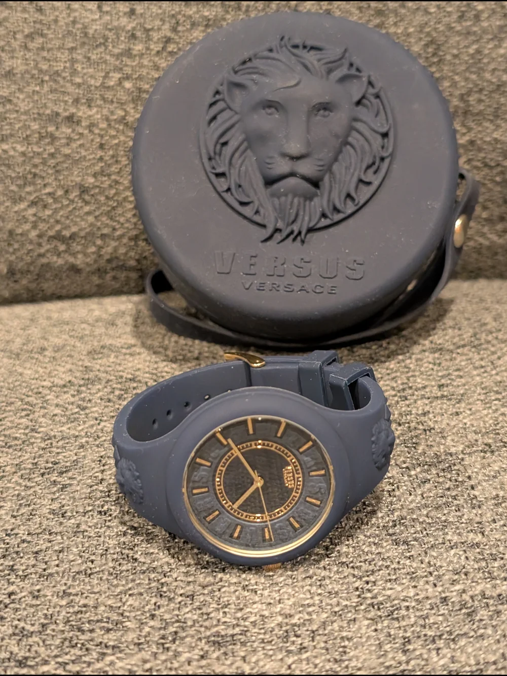 Versus Versace sleek round